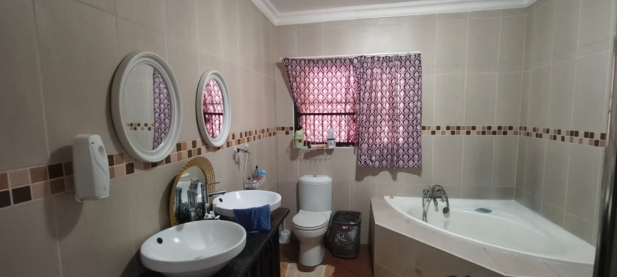 9 Bedroom Property for Sale in Generaal De Wet Free State